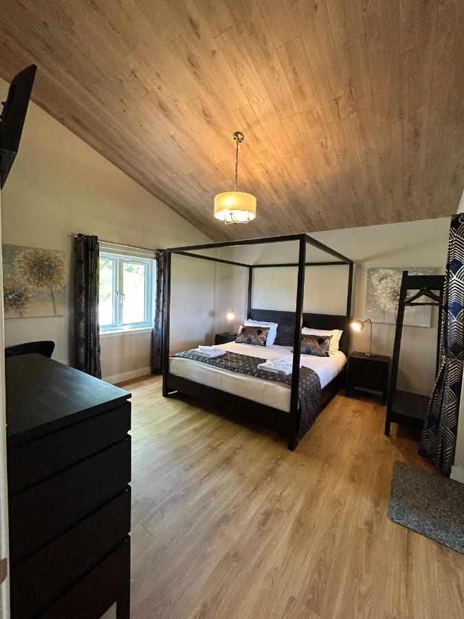 Chalet Breckland 3 With Hot Tub